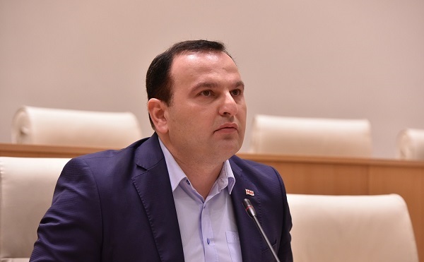 ემიჯნებით თუ არა პრემიერ-მინისტრის გუშინდელ განცხადებებს? - პაატა მანჯგალაძე უმრავლესობას