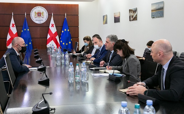 ოთარ შამუგია ევროპის საინვესტიციო ბანკის რეგიონული წარმომადგენლობის ხელმძღვანელს სამხრეთ კავკასიაში მაჩიე ჩურას შეხვდა