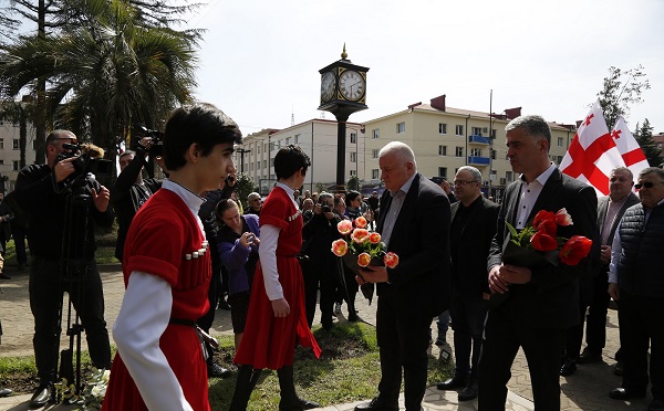 გარემოს დაცვისა და სოფლის მეურნეობის მინისტრმა, ოთარ შამუგიამ ზვიად გამსახურდიას ხსოვნას პატივი მიაგო
