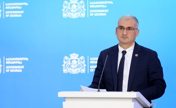 კორონავირუსთან დაკავშირებით არსებული ყველა შეზღუდვა, გარდა ტრანსპორტსა და დახურულ სივრცეში პირბადის ტარების ვალდებულებისა, უქმდება