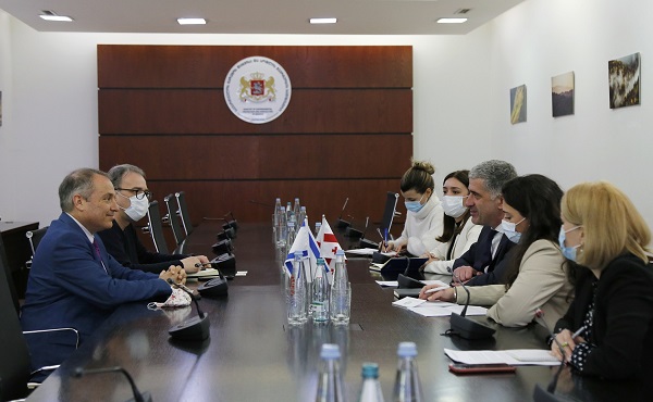 გარემოს დაცვისა და სოფლის მეურნეობის მინისტრი ოთარ შამუგია ისრაელის ელჩს შეხვდა