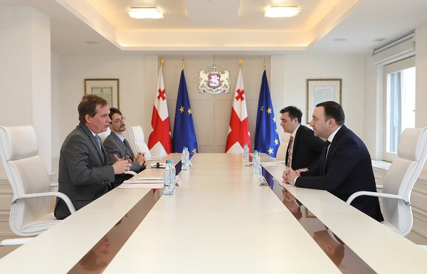ირაკლი ღარიბაშვილი საფრანგეთის რესპუბლიკის ელჩს საქართველოში დიეგო კოლასს შეხვდა