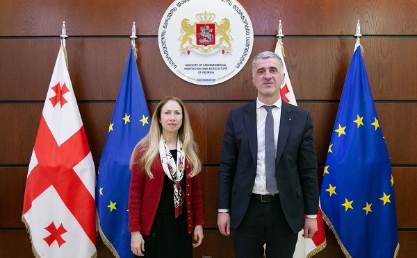 ოთარ შამუგია კელი დეგნანს შეხვდა
