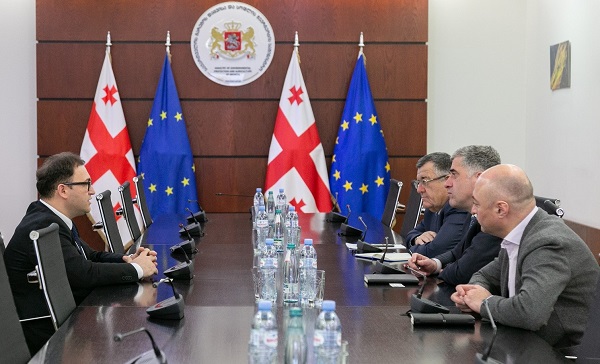 ოთარ შამუგია აჭარის ავტონომიური რესპუბლიკის სოფლის მეურნეობის მინისტრ გიორგი სურმანიძეს შეხვდა