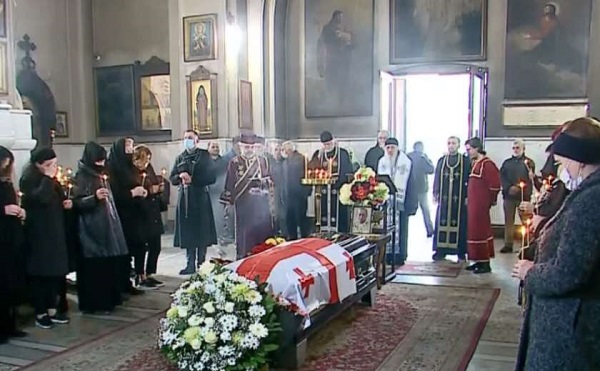 ქაშვეთის ეკლესიაში უკრაინაში დაღუპული ქართველი მებრძოლის, დავით გობეჯიშვილის სამოქალაქო პანაშვიდი მიმდინარეობს