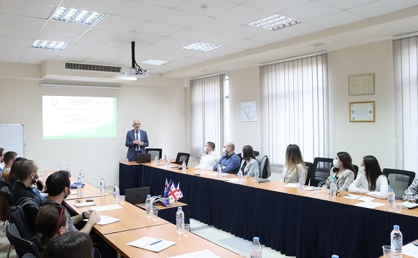 სემეკთან არსებული ელიზბარ ერისთავის სახელობის ენერგეტიკის სასწავლო ცენტრში ენერგეტიკისა და წყალმომარაგების რეგულირების საფუძვლების შესახებ ტრენინგ კურსი დაიწყო