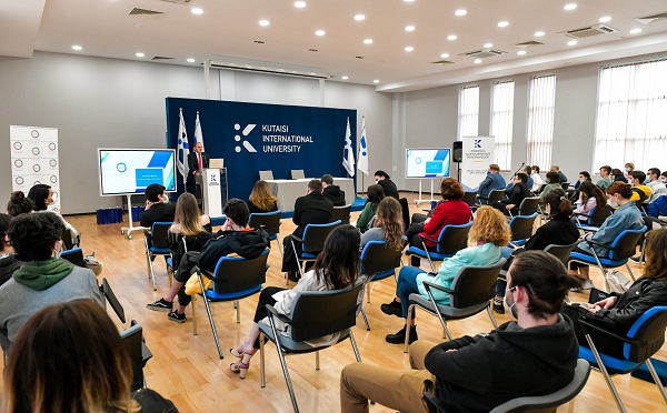 დავით ნარმანია KIU-ს სტუდენტებს შეხვდა