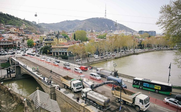 თბილისის მერიამ მეტეხის ხიდის რეაბილიტაცია დაიწყო