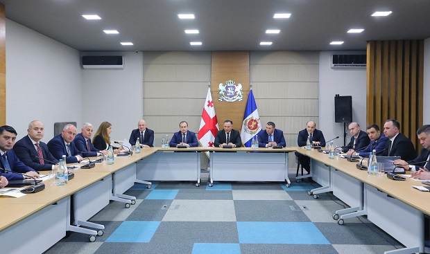 ვახტანგ გომელაურმა საპოლიციო ინფრასტრუქტურულ პროექტებთან დაკავშირებით სამუშაო შეხვედრა გამართა