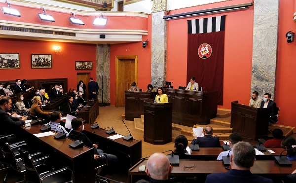 ნინო თანდილაშვილმა გარემოს დაცვისა და ბუნებრივი რესურსების კომიტეტის წევრებს რუსთავის საწარმოების მონიტორინგის შედეგები გააცნო