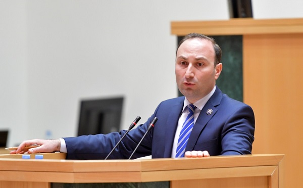 პარლამენტმა 