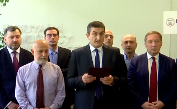 ხელისუფლებამ გაანეიტრალა ქართული დიპლომატია და არ მისცა საშუალება, უზრუნველეყოთ ქვეყნისთვის საუკეთესო შედეგის მიღწევა - დიპლომატები