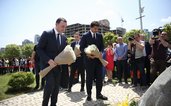 თბილისის მერმა 13 ივნისის მემორიალი გვირგვინით შეამკო