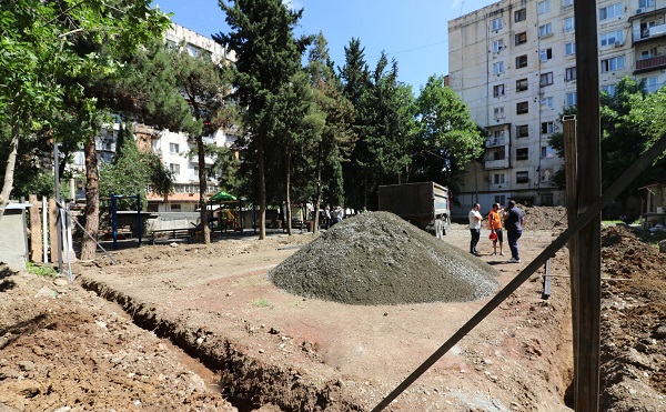 მუხიანის მეოთხე ა მიკრორაიონში კალათბურთის მოედანი ეწყობა