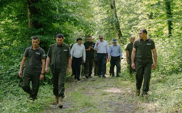 გარემოს დაცვისა და სოფლის მეურნეობის მინისტრი ოთარ შამუგია ლაგოდეხის დაცულ ტერიტორიებზე რეინჯერებს შეხვდა