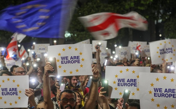 მოძრაობა "შინ ევროპისკენ" მმართველ პარტიას მოუწოდებს, შეწყვიტოს "პროვოკაციები, რაც უკიდურესად აზიანებს ქვეყნის რეპუტაციას"