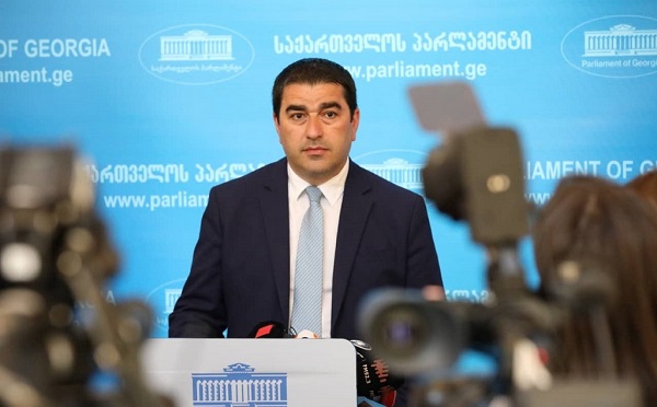 შალვა პაპუაშვილი საპარლამენტო პოლიტიკური პარტიების წარმომადგენლებს შეხვდა