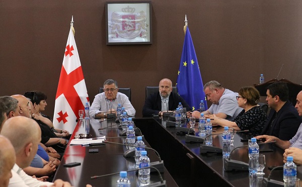 გიორგი ხანიშვილი იმერეთში აზიურ ფაროსანასთან ბრძოლის ღონისძიებების მიმდინარეობას გაეცნო