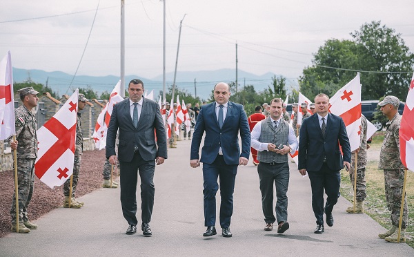 შინაგან საქმეთა მინისტრის მოადგილეებმა შინდისში 17 გმირის საფლავი გვირგვინით შეამკეს