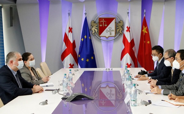 ფინანსთა მინისტრი ლაშა ხუციშვილი ჩინეთის ახალ ელჩს, ჭოუ ციენს შეხვდა