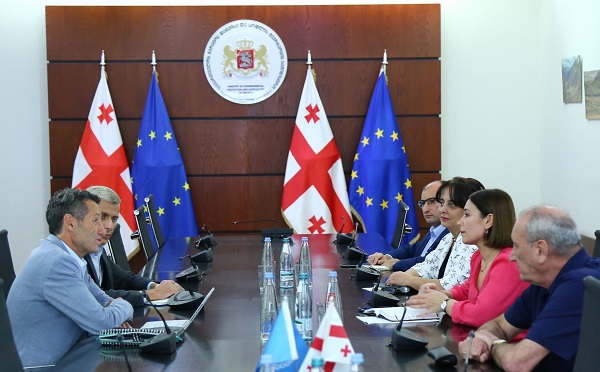 ნინო თანდილაშვილი გაეროს სურსათისა და სოფლის მეურნეობის ორგანიზაციის (FAO) წარმომადგენელს საქართველოში რაიმუნდ იელეს შეხვდა