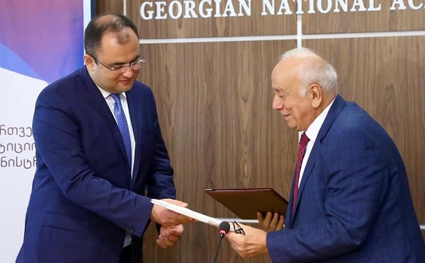 იუსტიციის სამინისტროსა და მეცნიერებათა აკადემიას შორის მემორანდუმი გაფორმდა