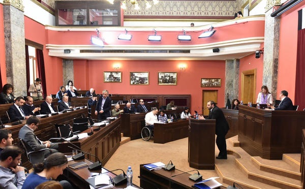 პარლამენტი ფარული მოსმენების კანონპროექტზე პრეზიდენტის ვეტოს განხილვას იწყებს
