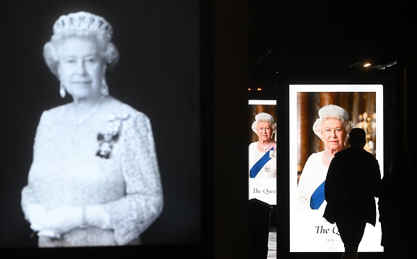 როგორ გამოეხმაურა ბრიტანული პრესა დედოფლის გარდაცვალებას | ფოტოები