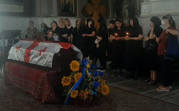 უკრაინაში დაღუპული ქართველი მებრძოლი გელა გოგია სამშობლოში ჩამოასვენეს