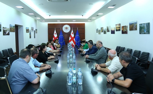 გიორგი ხანიშვილი თაფლის მწარმოებლებსა და ექსპორტიორებს შეხვდა