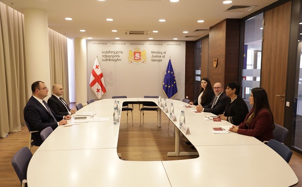 საქართველოს იუსტიციის მინისტრი ჰააგის სისხლის სამართლის საერთაშორისო სასამართლოს პროკურორის მოადგილეს აგვისტოს ომის დანაშაულების გამოძიების შესახებ ესაუბრა