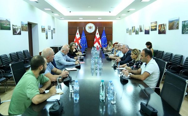სოლომონ პავლიაშვილი მწარმოებლის გაფართოებულ ვალდებულებას დაქვემდებარებული ორგანიზაციების წარმომადგენლებს შეხვდა