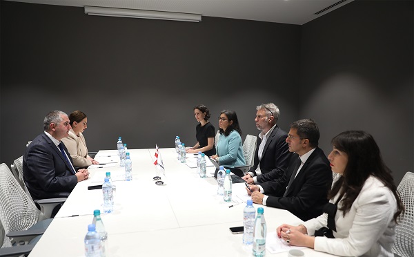 ფინანსთა მინისტრი ლაშა ხუციშვილი მსოფლიო ბანკის განათლების მიმართულების ხელმძღვანელს, რიტა ალმეიდას შეხვდა
