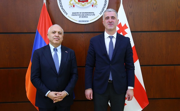 ოთარ შამუგია სომხეთის რესპუბლიკის ელჩს, აშოტ სმბატიანს შეხვდა