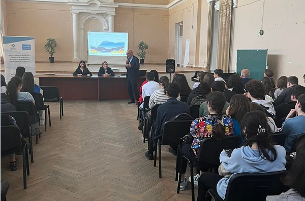 UNICEF მხარდაჭერით მიმდინარე პროექტის ფარგლებში ქუთაისში საჯარო ლექცია ჩატარდა