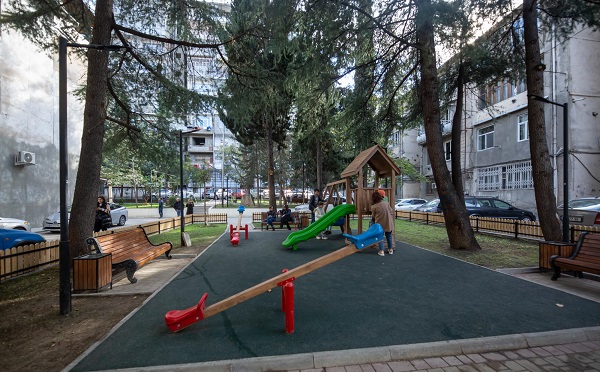 საბურთალოს რაიონში, ოთხ მისამართზე 124 ავტოფარეხის დემონტაჟი განხორციელდა