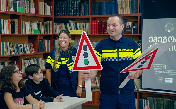 შინაგან საქმეთა სამინისტროს კამპანიის - ”ემეგობრე პოლიციას” ფარგლებში, ქუთაისის სკოლებში მოსწავლეებთან საინფორმაციო შეხვედრები ჩატარდა