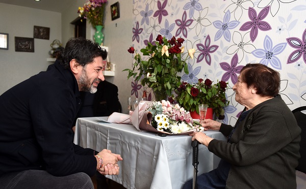 თბილისის მერმა 100 წლის ეკატერინე ბადადგულოვას საიუბილეო თარიღი მიულოცა