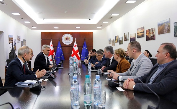 გარემოს დაცვისა და სოფლის მეურნეობის მინისტრი ოთარ შამუგია მსოფლიო ბანკის ევროპისა და აზიის მდგრადი განვითარების რეგიონულ დირექტორს, სამეჰ ვაჰბას შეხვდა