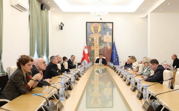 შალვა პაპუაშვილი 22-23 დეკემბერს რიგგარეშე სესიის მოსაწვევად,  პრეზიდენტს მიმართავს