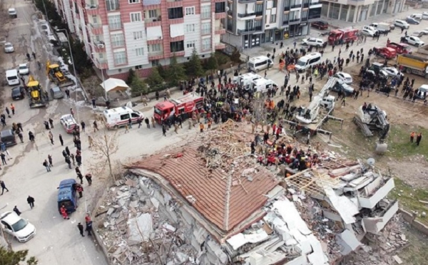 თურქეთში მორიგი მიწისძვრის შემდეგ ნანგრევებიდან 32 ადამიანი ამოიყვანეს