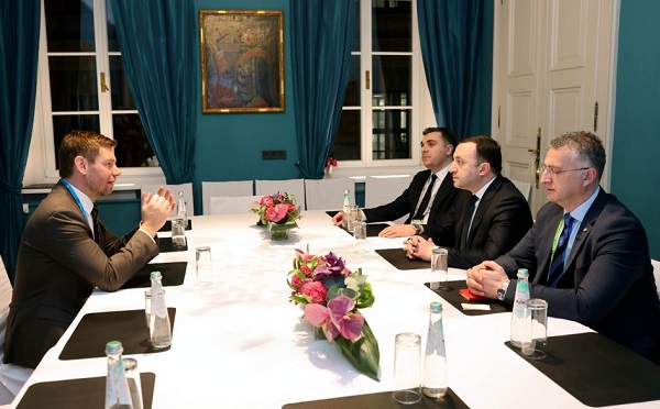 ირაკლი ღარიბაშვილმა და კონგრესმენმა ერიკ სვოლველმა ორი ქვეყნის სტრატეგიული პარტნიორობის შემდგომი გაღრმავების შესაძლებლობები განიხილეს