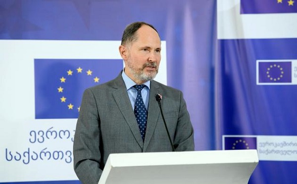 პაველ ჰერჩინსკიმ ევროკავშირის 27 წევრი ქვეყნის სახელით, სააკაშვილთან დაკავშირებით იუსტიციის მინისტრს დემარში გადასცა