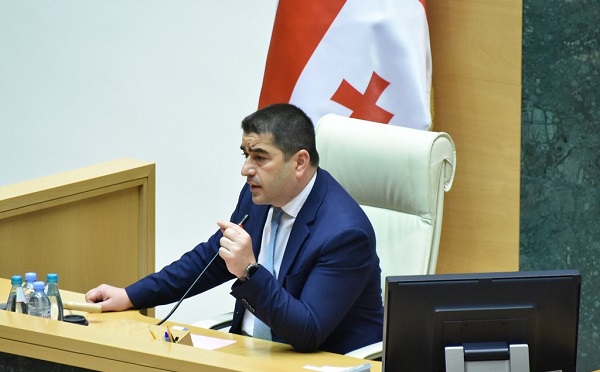 შალვა პაპუაშვილი თანამოქალაქეებს ნოვრუზ ბაირამს ულოცავს