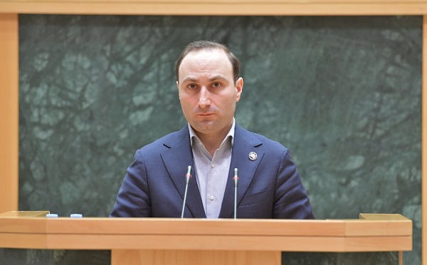 პარლამენტმა „დეოლიგარქიზაციის შესახებ“ კანონპროექტი განხილვისთვის მეორე მოსმენაზე დააბრუნა