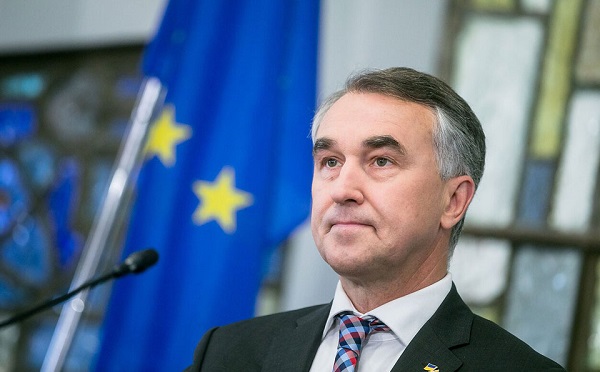 საუბარი თბილისზე აღარ მოქმედებს, ამიტომ საჭიროა მეტი ზეწოლა საქართველოს მთავრობის ინდივიდუალურ წევრებსა და ივანიშვილზე, რომელიც მთავარი ფიგურაა - პეტრას აუსტრევიჩუსი