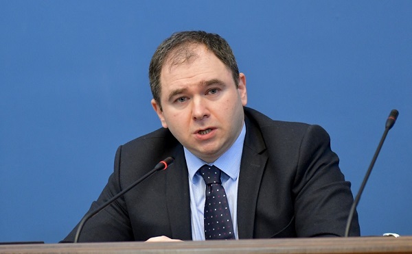კანონი, რომელიც ახლა წარმოადგინა გურამ მაჭარაშვილმა, არის წმინდად ამერიკული კანონი, სიტყვასიტყვით ნათარგმნი, ჩვენი კოლეგები თავს დაესხნენ  ამერიკულ კანონს და თქვეს, რომ ამერიკული კანონით არ შეიძლება ნატო-ში შესვლა – ნიკოლოზ სამხარაძე