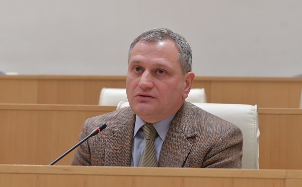 ოპოზიციონერები გავერთიანდებით და მივმართავთ პარტნიორებს, რომ დაწესდეს ინდივიდუალური სანქციები მათთვის, ვინც ხელს მოაწერს ამ ანტიეროვნულ კანონს - არმაზ ახვლედიანი