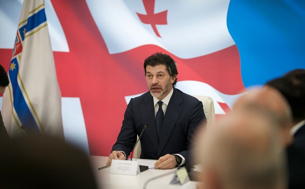 გმირთა მოედანზე არსებულ მემორიალურ სვეტზე ელექტროსისტემა და განათების მოწყობილობები განახლდა