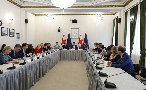 შალვა პაპუაშვილი ევროკავშირის ელჩს და ევროკავშირის წევრი ქვეყნების ელჩებს შეხვდა